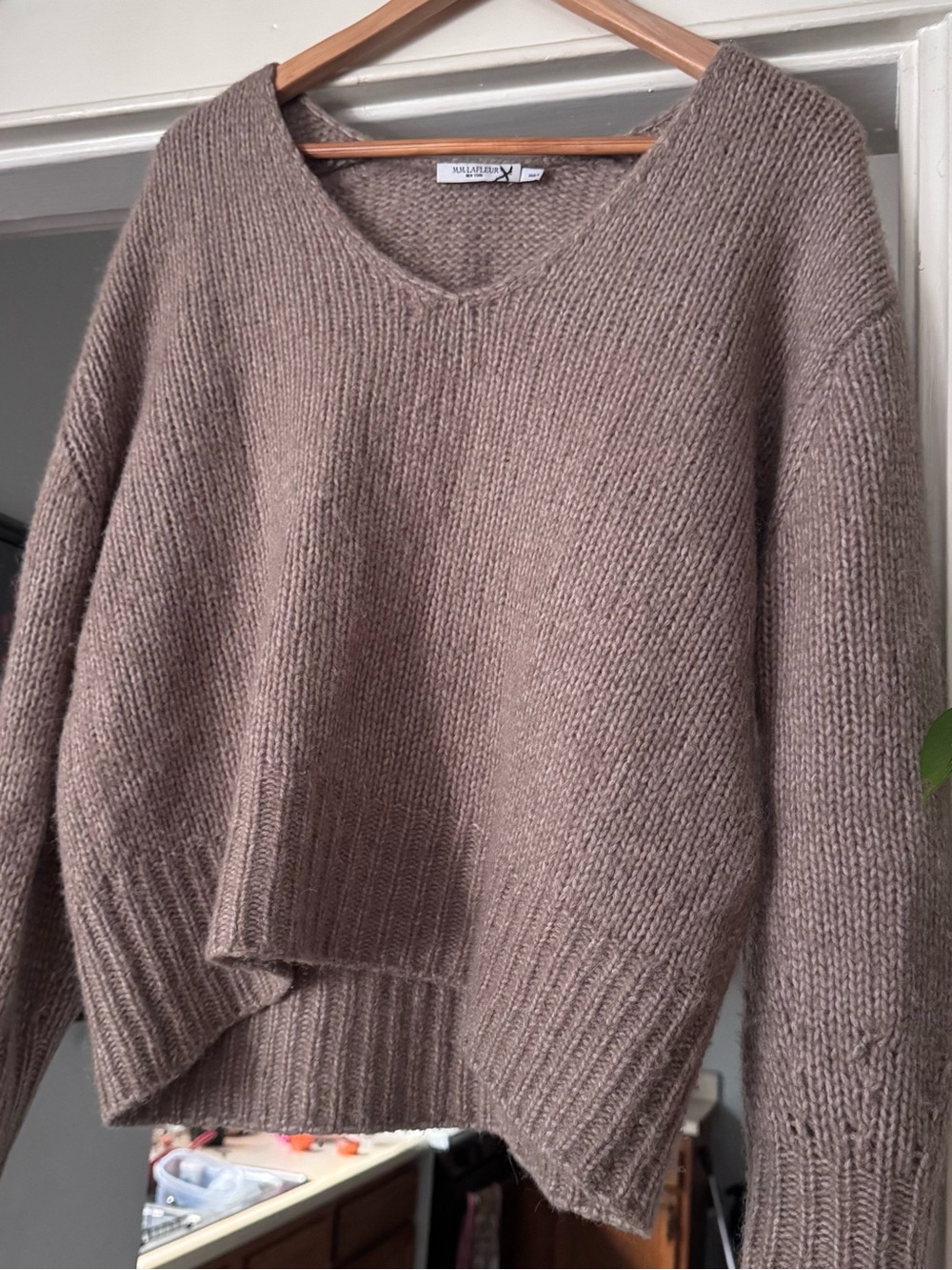 Mm Lafleur Women’s Tan Yak Alpaca Blend VNeck Cropped Sweater. Medium